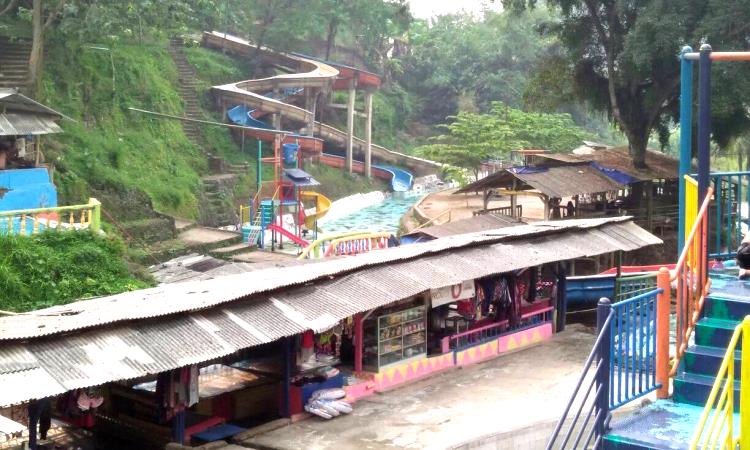 Fasilitas di Curug Luhur Bogor