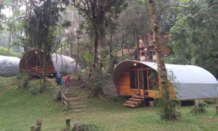 Fasilitas di Curug Sawer