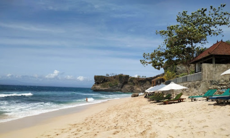 Fasilitas di Pantai Balangan