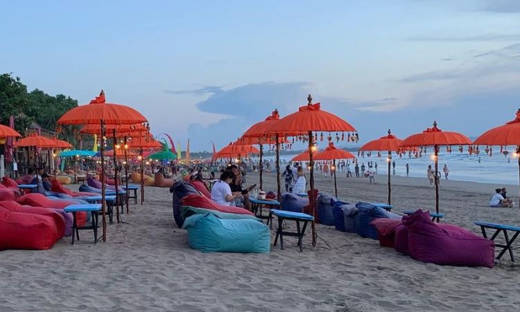 Fasilitas di Pantai Seminyak Bali
