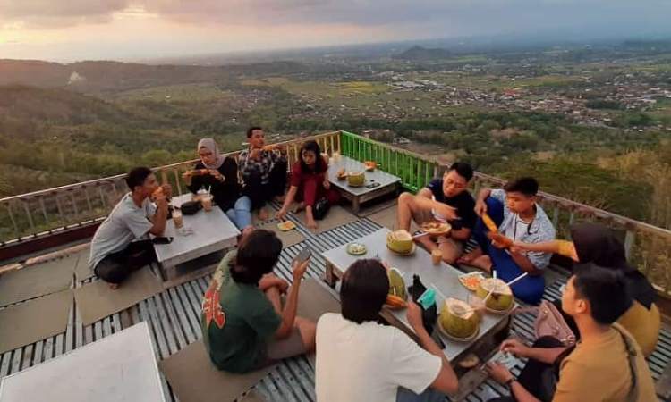 Kegiatan di Bukit Bintang Jogja