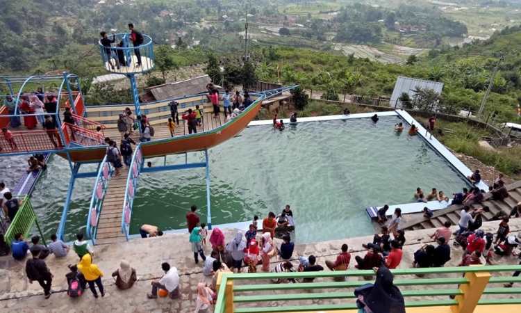 Kegiatan di Curug Ciherang