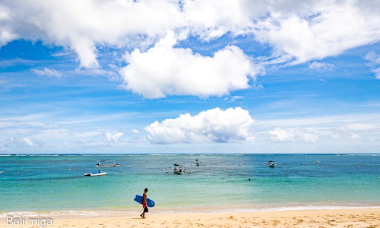 Kegiatan di Pantai Nusa Dua