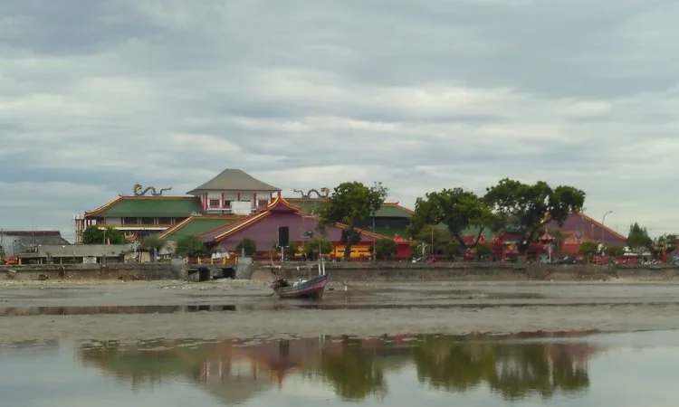 Pantai Depan Klenteng