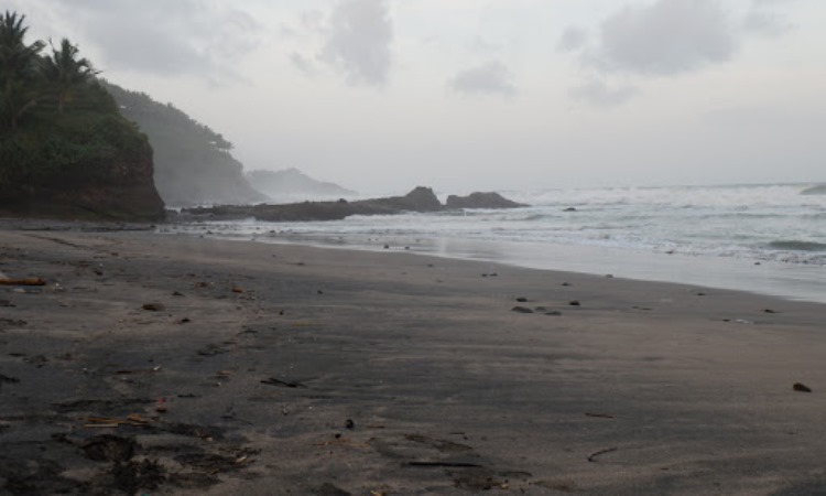 Pantai Pacaron