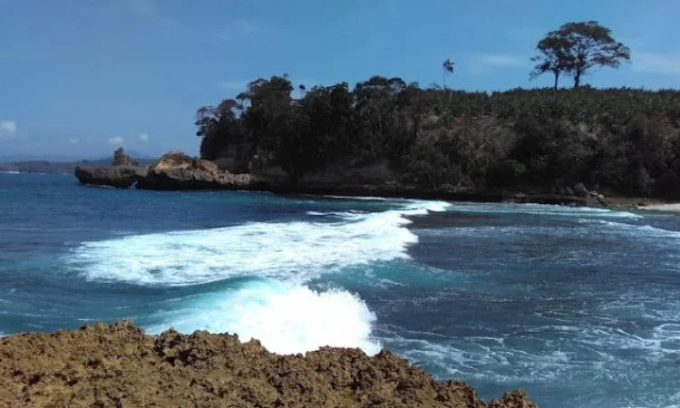 Pantai Sioro, Pantai di Tulungagung