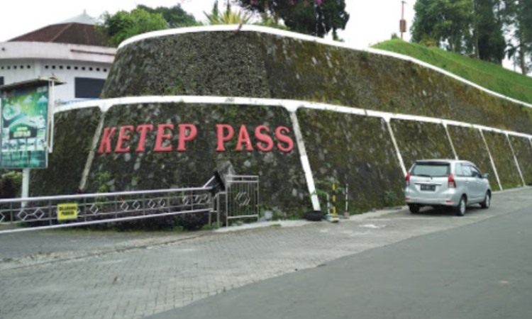 Alamat Ketep Pass