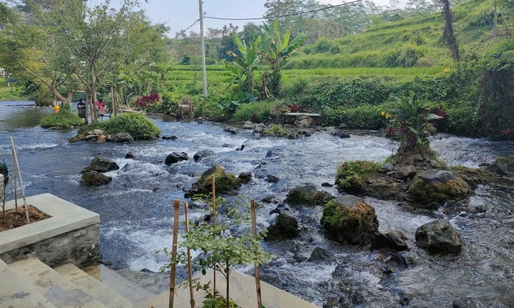 Alamat Sumber Maron