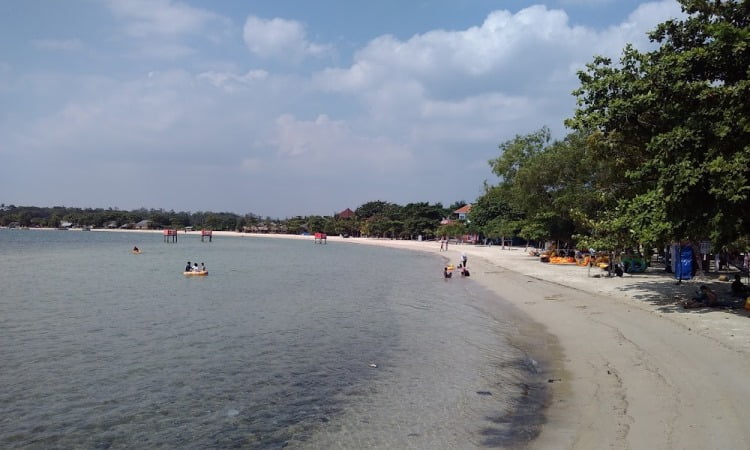 Pantai Bandengan Pantai Pasir Putih Yang Memesona Di Jepara Itrip