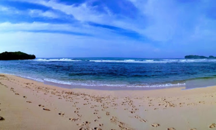 Daya Tarik Pantai Sadranan