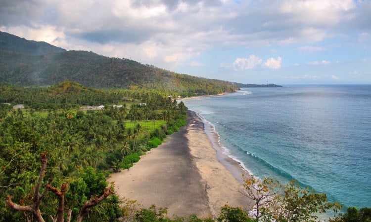 Pantai Senggigi, Wisata Bahari Nan Eksotis di Lombok Barat - iTrip