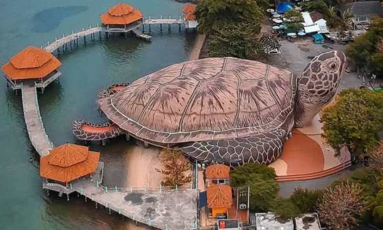 Daya Tarik dari Pantai Kartini