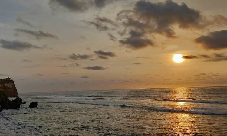 Daya tarik Pantai Suluban (Blue Point)