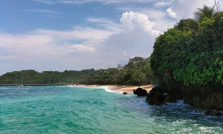 Fasilitas Pantai Belekambang