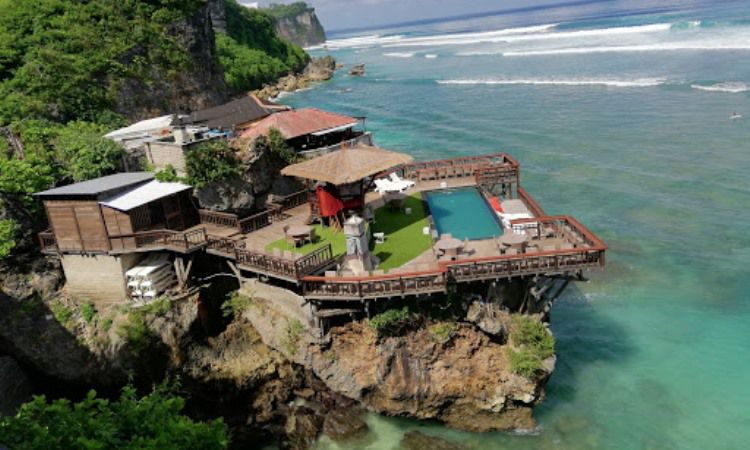 Fasilitas di Pantai Blue Point