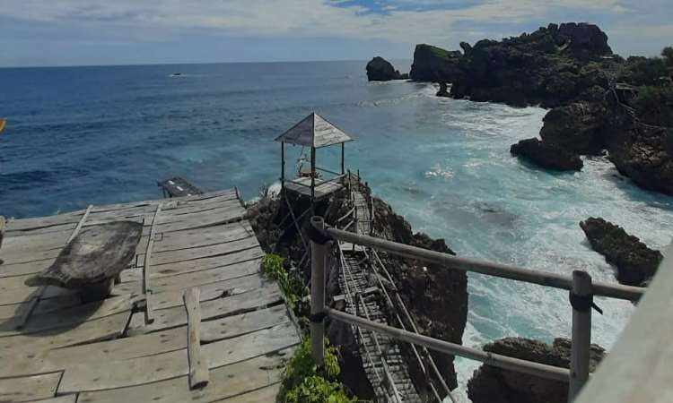 Fasilitas di Pantai Nglambor