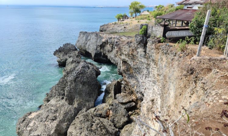 Fasilitas di Pantai Tegal Wangi