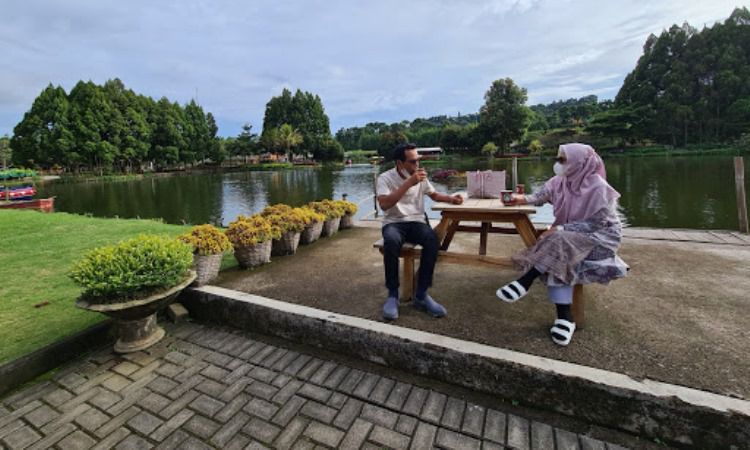 Fasilitas di Rainbow Garden