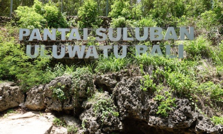 Harga Tiket Masuk Pantai Blue Point