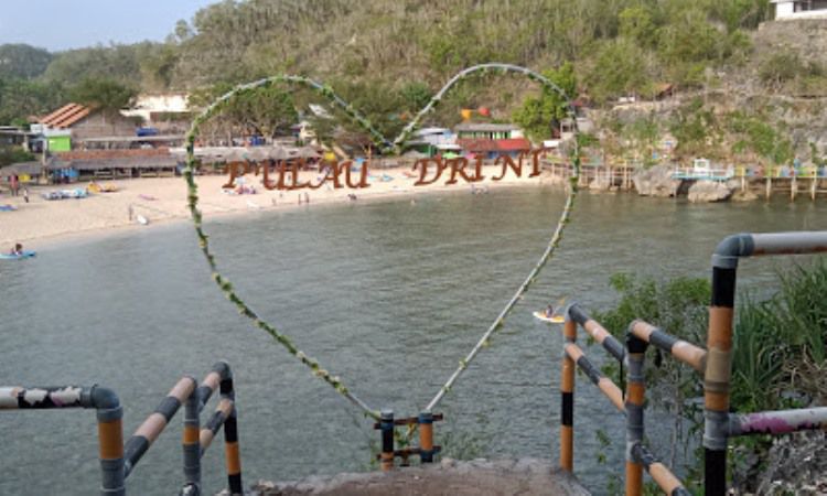 Harga Tiket Pantai Drini