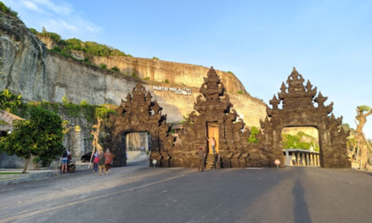 Harga Tiket Pantai Melasti