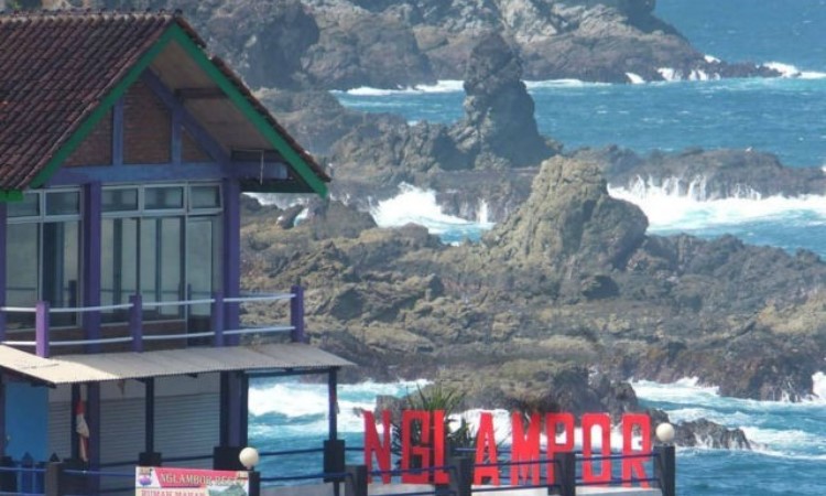 Harga Tiket Pantai Nglambor