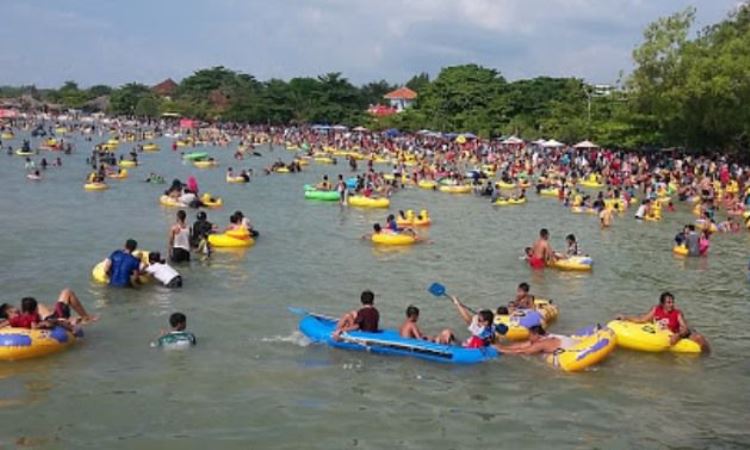 Kegiatan Menarik di Pantai Bandengan