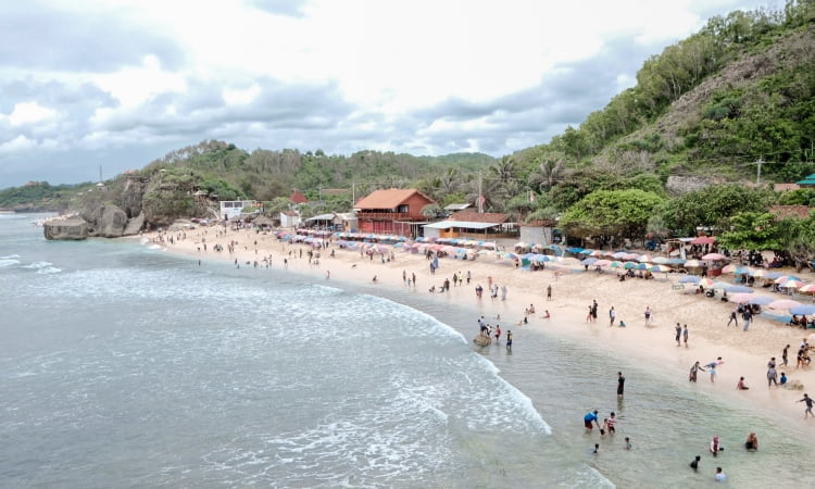 Kegiatan Pantai Indrayanti