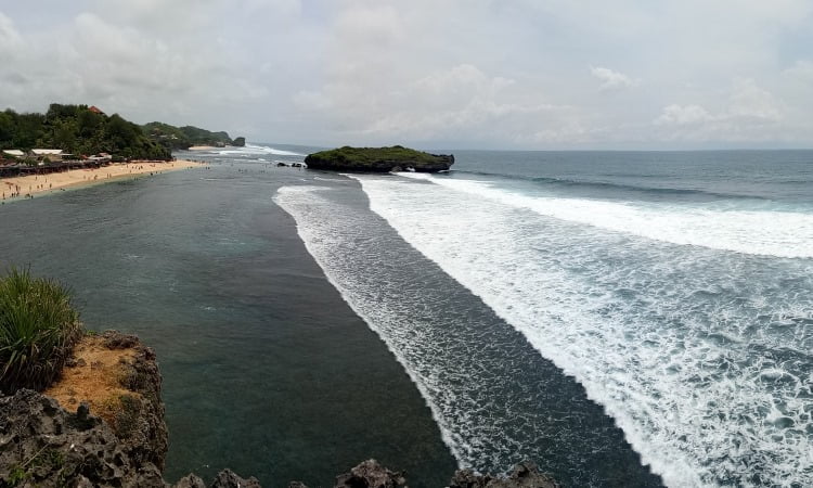 Kegiatan Pantai Sadranan