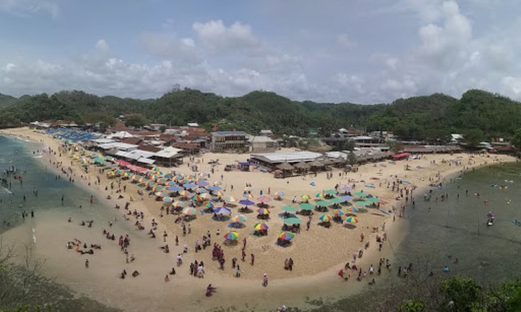 Kegiatan di Pantai Drini