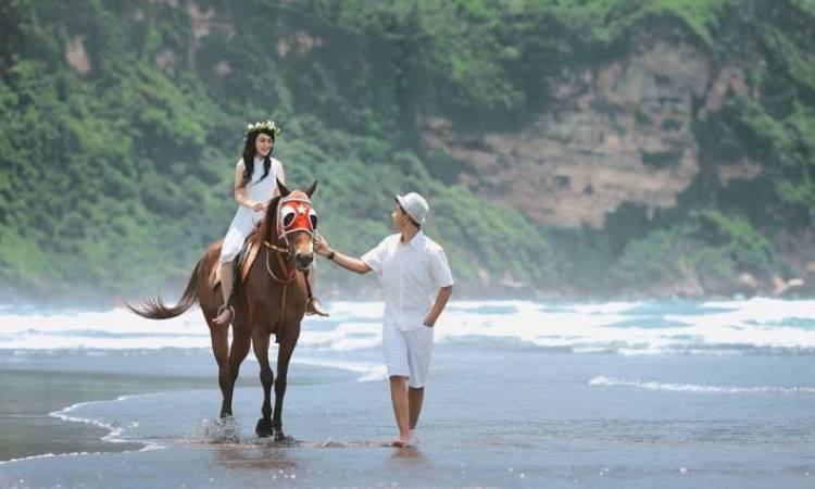 Kegiatan di Pantai Parangtritis