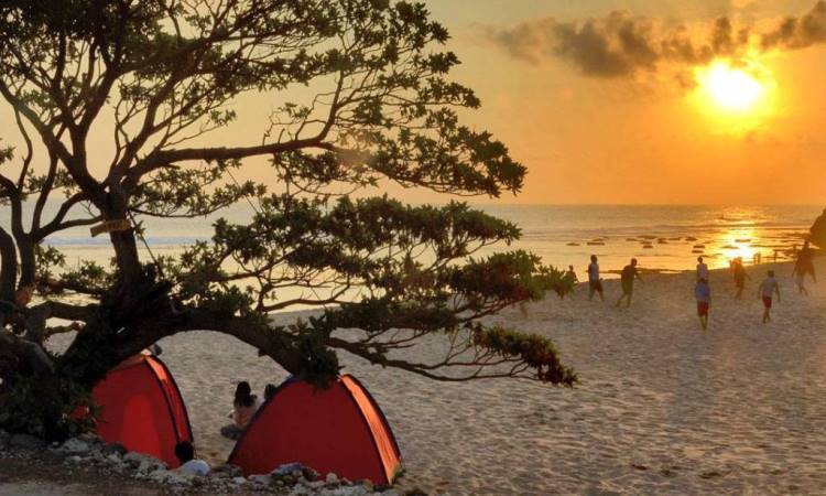 Kegiatan di Pantai Pok Tunggal Jogja