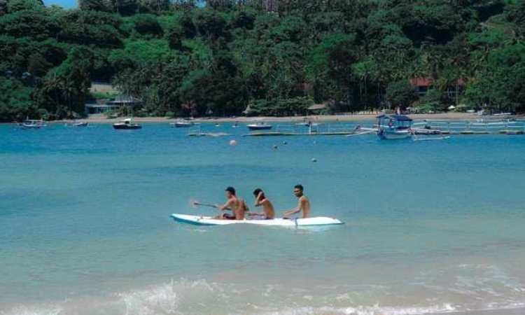 Kegiatan di Pantai Senggigi
