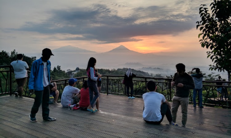 Kegiatan di Puntuk Setumbu