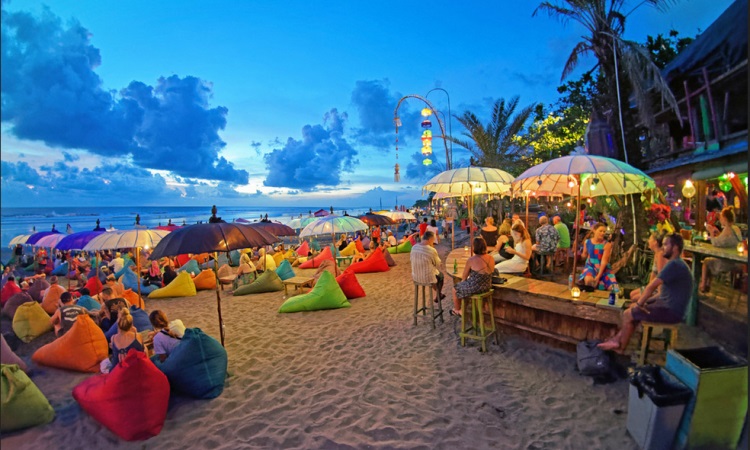 Pantai Double Six Bali, Pantai Cantik untuk Bersantai Menikmati Sunset
