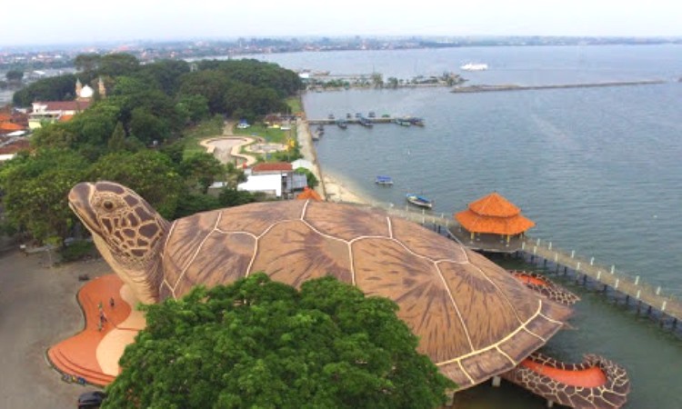Pesona Pantai Kartini, Wisata Bahari yang Menakjubkan di Jepara