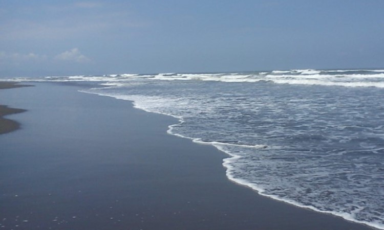 Pantai Widara Payung Cilacap – Daya Tarik, Aktivitas Liburan, Lokasi & Harga Tiket