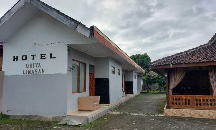 Penginapan Pantai Nglambor