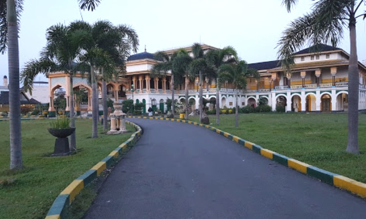 Alamat Istana Kerajaan Deli