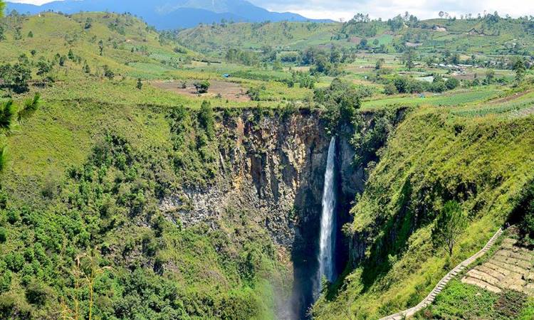 Air Terjun Sipiso-Piso