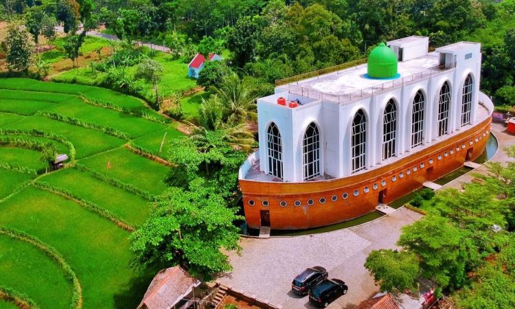 Fasilitas Masjid As Safinatun Najah