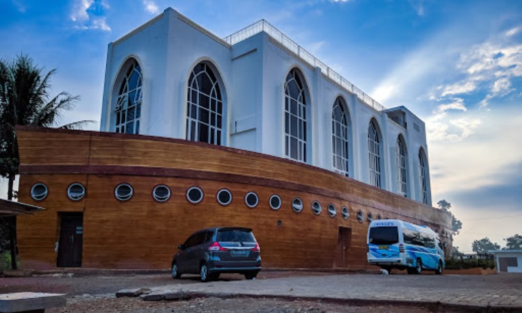 Fasilitas Masjid Kapal Semarang