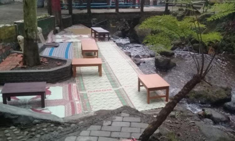 Fasilitas di Air Terjun Jumog