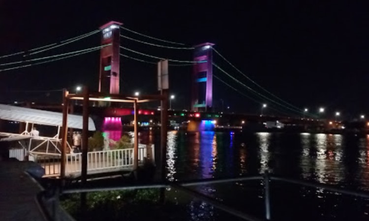 Fasilitasdi Jembatan Ampera