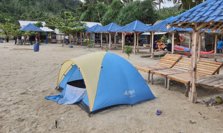 Aktivitas di Pantai Minang Rua