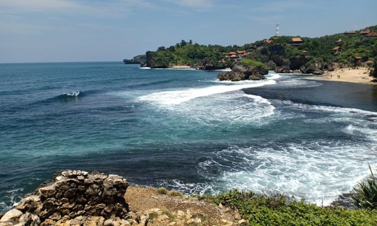 Daya Tarik Pantai Kukup