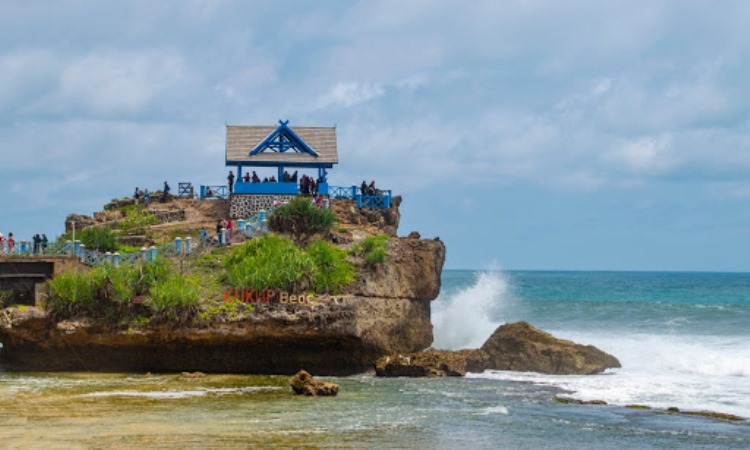 Daya Tarik Pantai Kukup