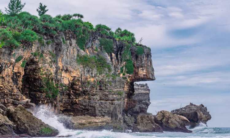 Daya Tarik Pantai Ngobaran