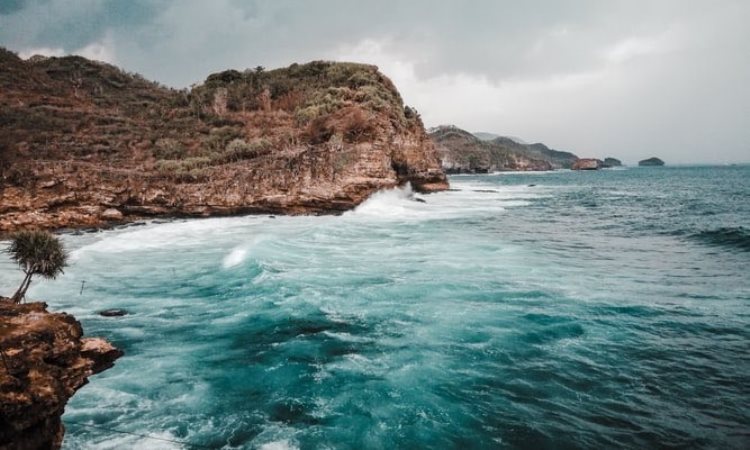 Daya Tarik Pantai Timang