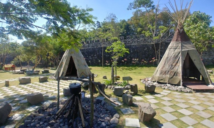 Fasilitas The Lost World Castle